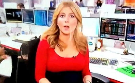 Celana Dalam Reporter Cantik Bloomberg Terlihat Saat Syuting - eisen2.jpg