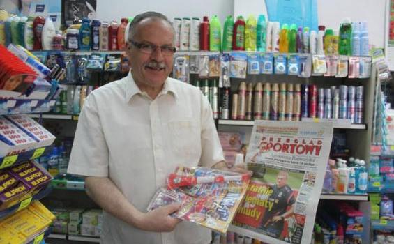 Berita Piala Eropa Sudah Ramai di Koran Polandia - loper.jpg