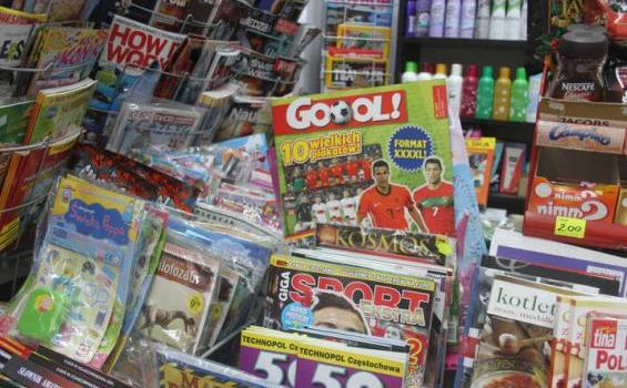 Berita Piala Eropa Sudah Ramai di Koran Polandia - loper1.jpg