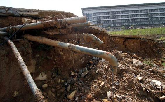 FOTO Proyek Hambalang Terhenti - 20120530DAN11LONGSOR_HAMBALANG.jpg