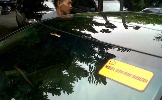 Mobil Menteri juga Ditempeli Stiker Anti Bensin - mobil_dinas_menteri2.jpg