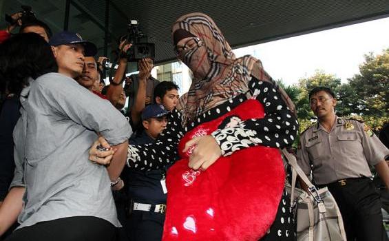 Foto-foto Neneng Bercadar saat Ditangkap KPK - neneng2.jpg