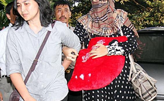 Foto-foto Neneng Bercadar saat Ditangkap KPK - neneng3.jpg