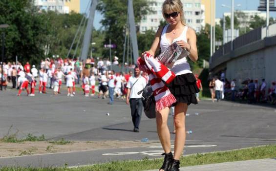 Wow! Seksi dan Cantiknya Wanita Suporter Polandia - cewek_seksi_Polandia_4.jpg