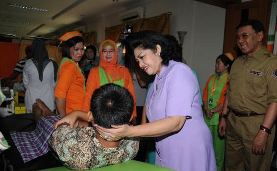 Ada Sunatan Massal yang Dihadiri Istri TNI (Foto) - 31.JPG