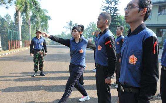 Begini Gaya Mahasiswa Saat Dilatih Keras oleh TNI (Foto) - B.jpg