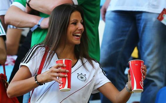 Pacar Iker Casillas Dinobatkan Jadi WAGS’s Paling Atraktif - Silvia_Meichel.jpg