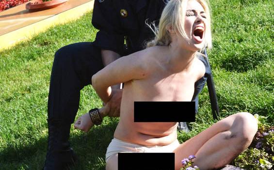 Foto: Aksi Perempuan Bugil Tolak Euro 2012 - Bugil_4.jpg