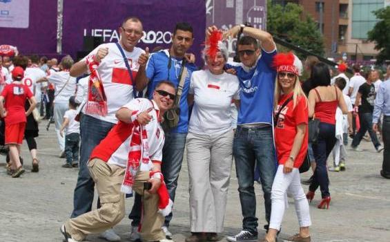 Foto-foto Kemeriahan Suporter Jelang Pembukaan Euro 2012 - Piala_Eropa2.jpg