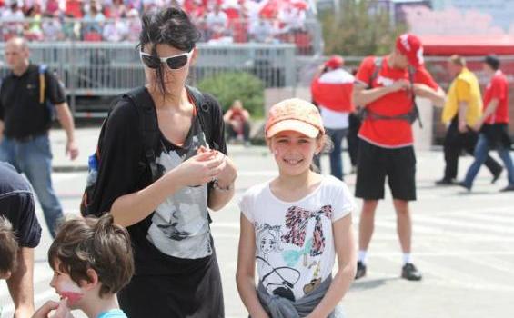 Foto-foto Kemeriahan Suporter Jelang Pembukaan Euro 2012 - Piala_Eropa3.jpg