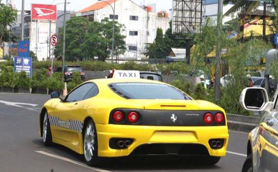 Taksi Ferrari dan Porsche Seliweran di Jalan Ibukota (Foto) - 403916_410451838991242_1803596714_n.jpg