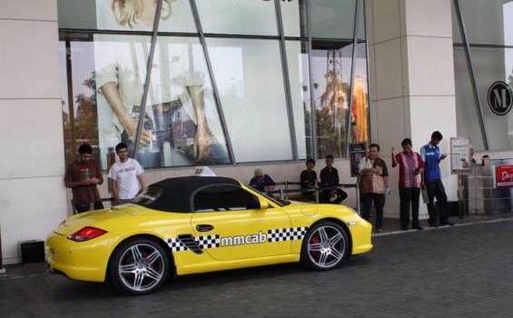 Taksi Ferrari dan Porsche Seliweran di Jalan Ibukota (Foto) - 603556_410452328991193_727858382_n.jpg