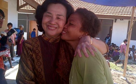Relawan Asal Amerika Baksos di Liponsos Keputih - Foto_15.jpg