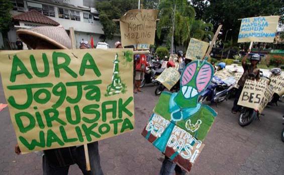 Foto-foto Demo PKL di Jogja - 20120718bad01_Demo_PKL_di_Jogja1.jpg