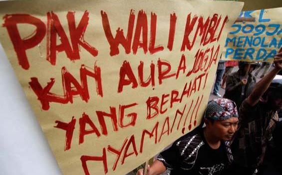 Foto-foto Demo PKL di Jogja - 20120718bad02_Demo_PKL_di_Jogja1.jpg