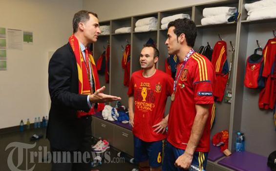 Foto Pesta Kemenangan Timnas Spanyol di Ruang Ganti - 20120702_INIESTA_BERBINCANG_5878.jpg