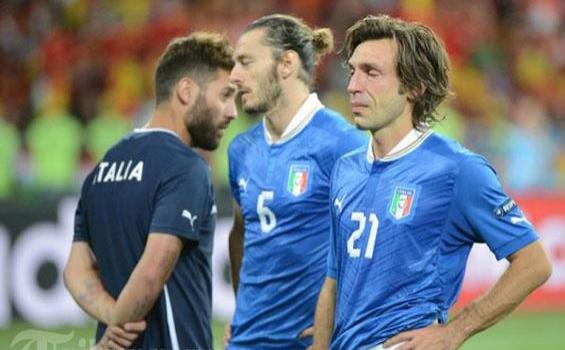 Foto Kekecewaan Tim Italia: Balotelli dan Pirlo Menangis - Pirlo_dan_Balzaretti_menangis_edit.jpg