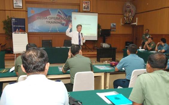Ada Bule Cantik Hadir di Mabes TNI Cilangkap (Foto) - FOTO1.jpg