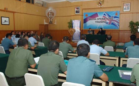 Ada Bule Cantik Hadir di Mabes TNI Cilangkap (Foto) - FOTO4.jpg