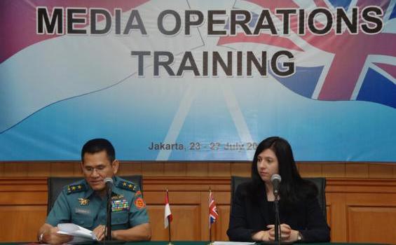 Ada Bule Cantik Hadir di Mabes TNI Cilangkap (Foto) - FOTO5.jpg