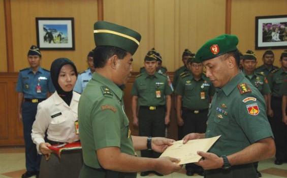 Anggota TNI dan PNS Diajari Menulis Opini di Mabes - DSC_0021.JPG