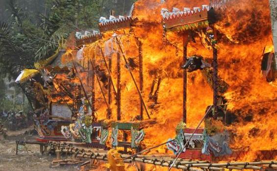 Masyarakat Hindu Gelar Ngaben Massal di Way Panji - upacara_ngaben1.jpg