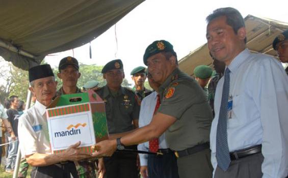 Kostrad Gelar Pasar Murah Bareng Bank Mandiri - pasar_murah_2.jpg
