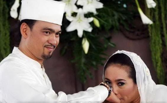 Bahagianya Nunung OVJ Menjadi Nyonya Iyan Sambiran (Foto) - nikah_nunung3.jpg