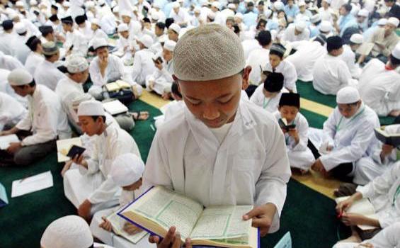 1.600 Anak Khatam Quran Sampai Seribu Kali - 20120805HERU1.jpg