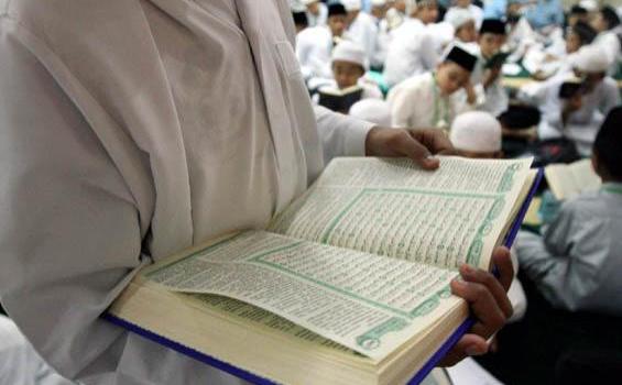 1.600 Anak Khatam Quran Sampai Seribu Kali - 20120805HERU2.jpg
