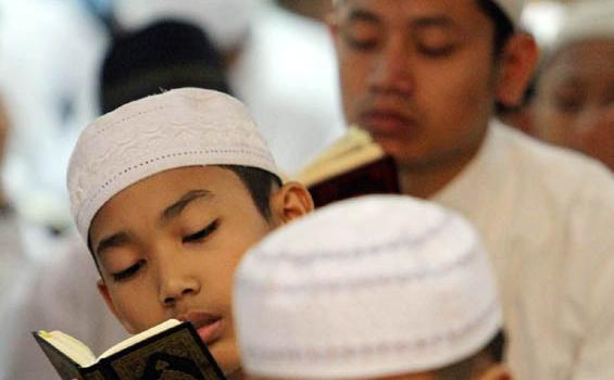 1.600 Anak Khatam Quran Sampai Seribu Kali - 20120805HERU5.jpg