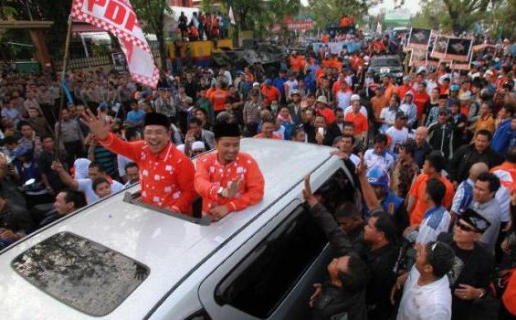 Puluhan Ribu Orang Kawal Pendaftaran Sayang dan IA - Duet_IA_Pendaftaran_KPU.JPG