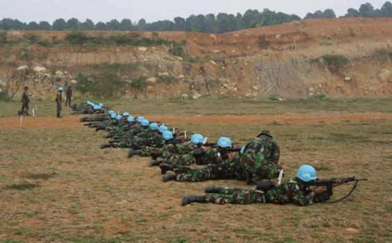 Jangan Salah, Prajurit TNI Pun Perlu Latihan Menembak (Foto) - sikap_tiarap.jpg