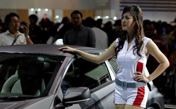 SPG Cantik-cantik Ini Bikin Nggak Konsentrasi Nonton IIMS - 20129_23_183583p1.JPG