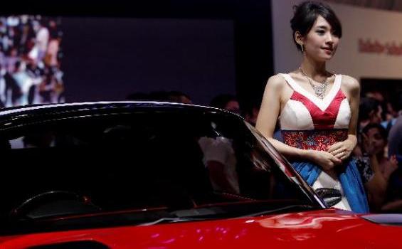 SPG Cantik-cantik Ini Bikin Nggak Konsentrasi Nonton IIMS - 20129_23_183586p1.JPG