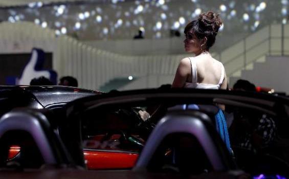 SPG Cantik-cantik Ini Bikin Nggak Konsentrasi Nonton IIMS - 20129_23_183587p1.JPG