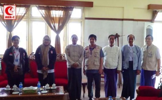 Tim Medis MER-C Dapat Pengawalan Ketat dari Tentara Myanmar - Tim_MER-C_bersama_Ministry_of_Border_Myanmar.jpg