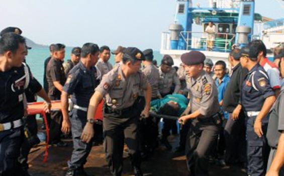 Foto Evakuasi Korban KMP Bahuga Jaya - eva1.jpg