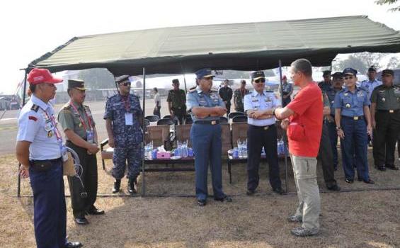 Penerjun Cantik Salaman dengan Panglima TNI (Foto) - _DSC6754.JPG