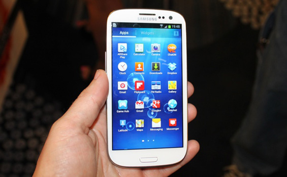 Inilah Lima Gadget Terbaik 2012 - Samsung_Galaxy_SIIhhI1.jpg