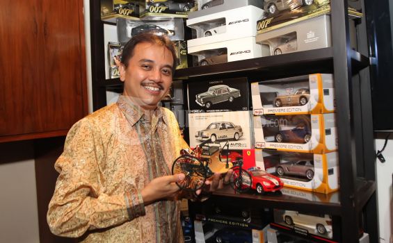 FOTO-FOTO: Eksklusif Roy Suryo Bersama Istrinya Ismarindayani Priyanti - 20130115_Roy_Suryo_54312.jpg