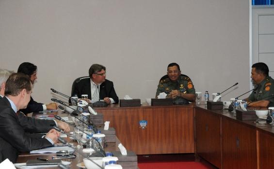 Wajah Serius Delegasi Perempuan asal Finlandia Saat Bertemu TNI (Foto) - DSC_8289.JPG