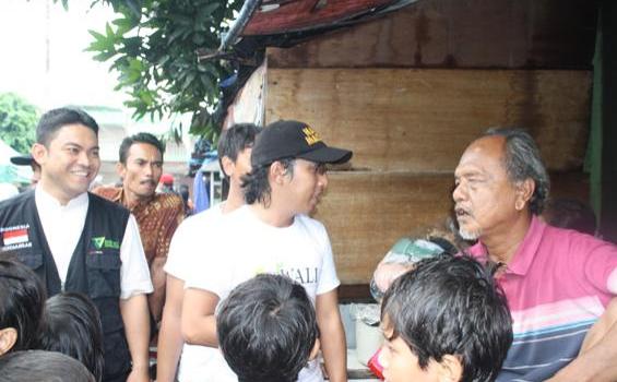 Wali Band Masak Nugget di Dapur Umum Korban Banjir - wali_ke_posko_banjir.JPG