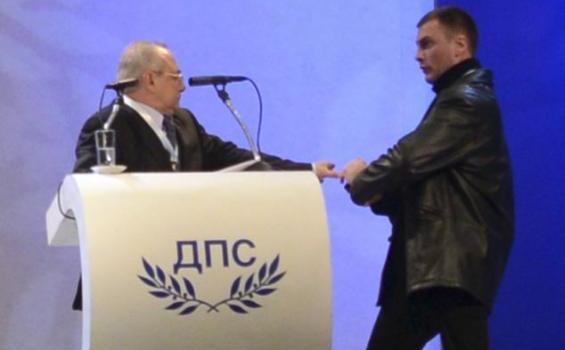 Ini Foto-Foto Politisi Bulgaria Ditembak Saat Pidato - 29.jpg