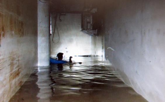 Foto-foto Sulitnya Evakuasi Korban dari Basement UOB - Penyelam_UOB_3.jpg