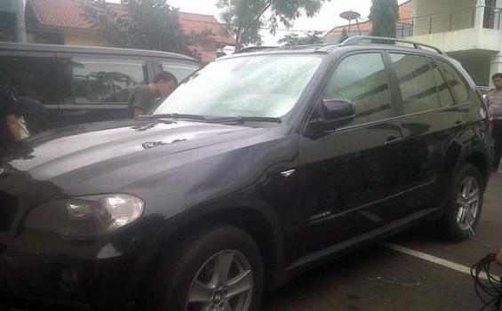 Ini Dia Kondisi BMW Maut Anak Hatta Rajasa yang Masih Mulus - BMW_X5_anak_Hatta_03.jpg