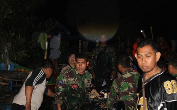 Satgas Banjir TNI AL Tambah Pasokan Kapa dan Perahu Karet - IMG_3893_k.jpg