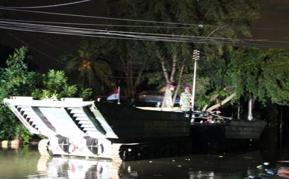 Satgas Banjir TNI AL Tambah Pasokan Kapa dan Perahu Karet - IMG_3928_berita_k.jpg