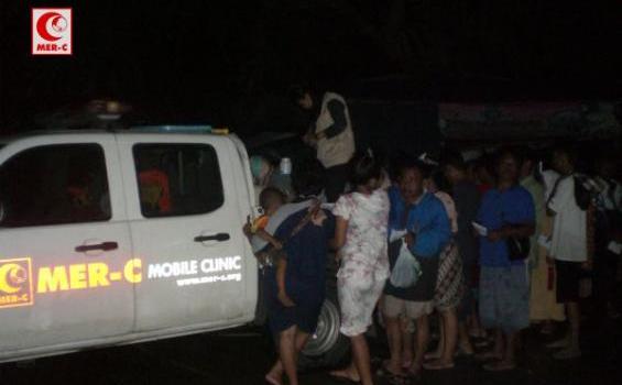 Usaha Keras Tim Medis MER-C Tembus Wilayah Banjir di Penjaringan (Foto) - Tim_MER-C_di_Muara_Penjaringan_Jakut_(4).jpg