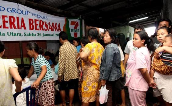 Blue Bird Beri Pengobatan Gratis di Penjaringan Jakarta Utara (Foto) - foto_5.jpg